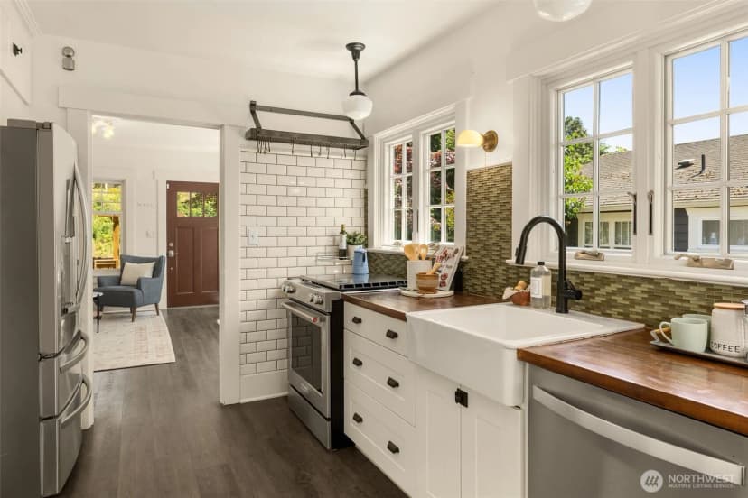 Property photo for 4117 45th Avenue Sw, Seattle photo 5