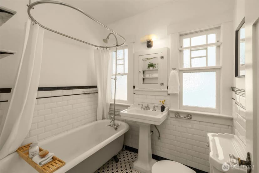 Property photo for 4117 45th Avenue Sw, Seattle photo 11