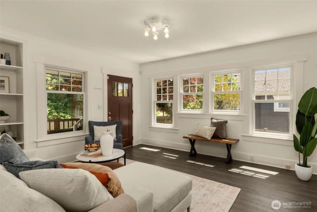 Property photo for 4117 45th Avenue Sw, Seattle photo 4