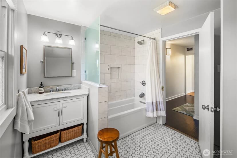 Property photo for 3806 W Bertona Street, Seattle photo 17