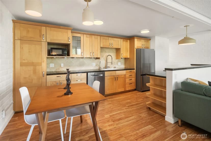 Property photo for 9909 Ne 1st #306, Bellevue photo 11