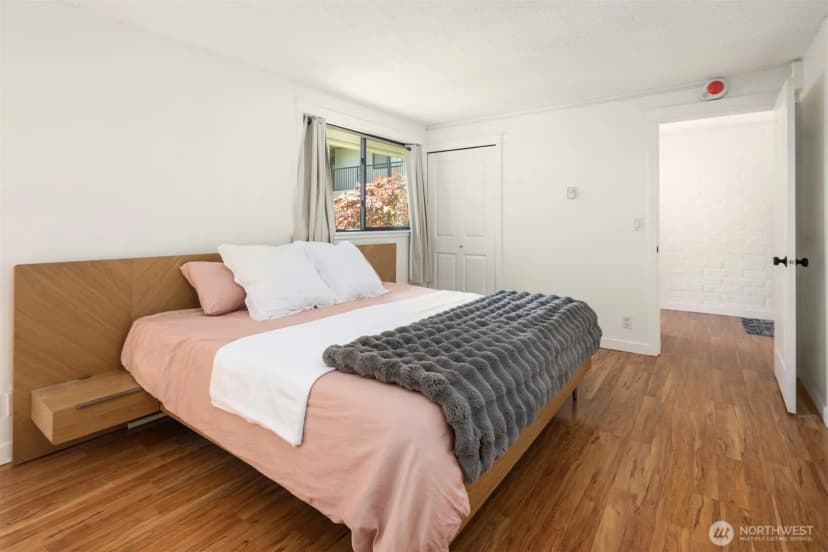 Property photo for 9909 Ne 1st #306, Bellevue photo 18