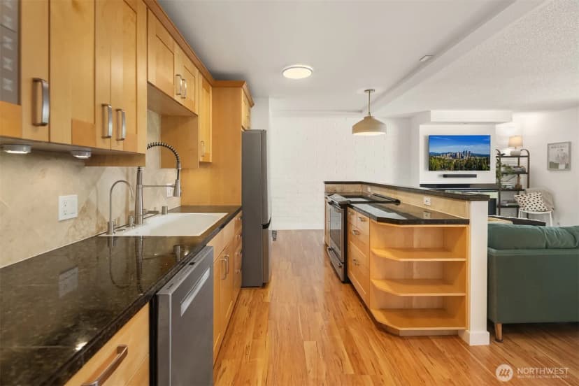 Property photo for 9909 Ne 1st #306, Bellevue photo 7