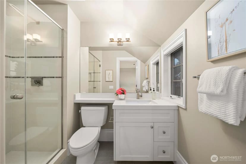 Property photo for 10021 Ne 16th Place, Bellevue photo 30