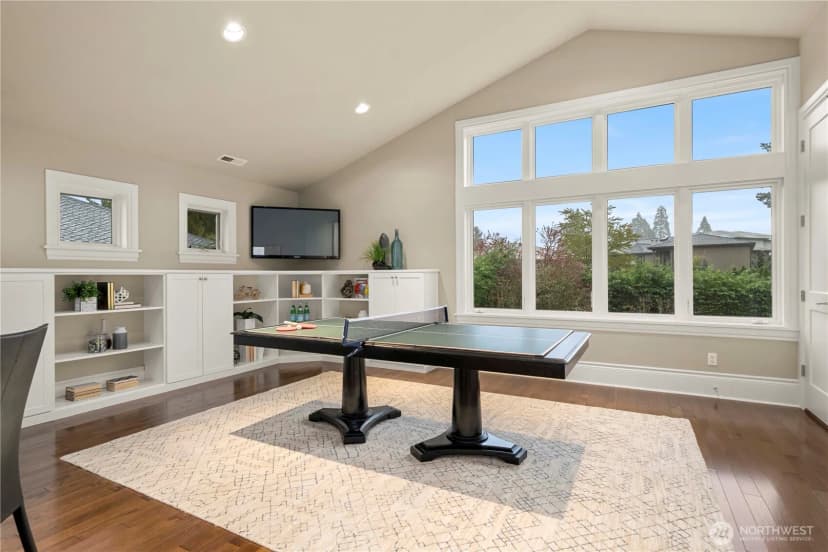Property photo for 10021 Ne 16th Place, Bellevue photo 32
