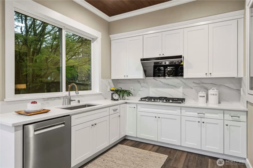 Property photo for 10021 Ne 16th Place, Bellevue photo 19