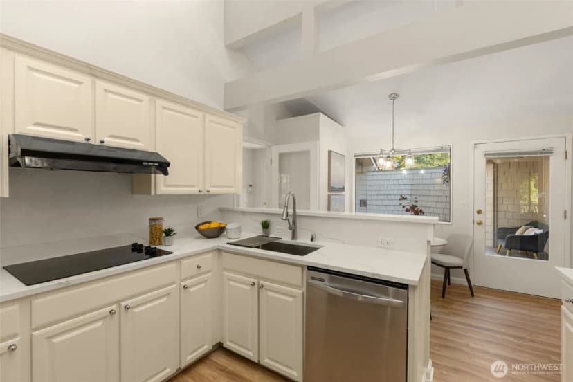 Property photo for 5221 Somerset Drive Se, Bellevue photo 16