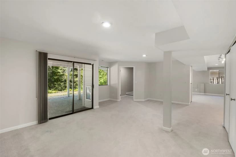 Property photo for 5221 Somerset Drive Se, Bellevue photo 30
