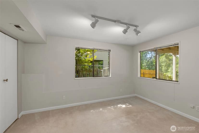 Property photo for 5221 Somerset Drive Se, Bellevue photo 34