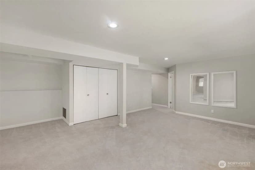 Property photo for 5221 Somerset Drive Se, Bellevue photo 28