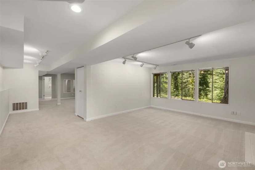 Property photo for 5221 Somerset Drive Se, Bellevue photo 32