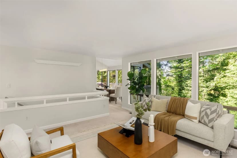 Property photo for 5221 Somerset Drive Se, Bellevue photo 5