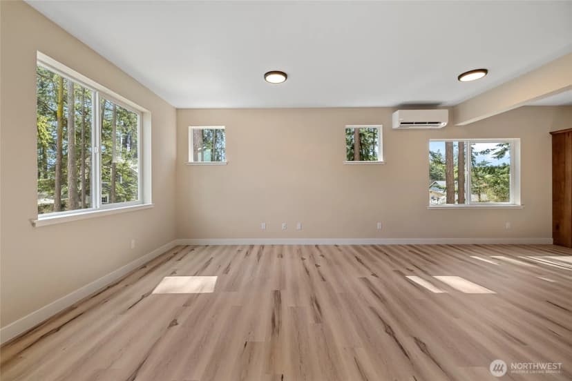 Property photo for 945 Nw Heller Street #c3, Oak Harbor photo 11