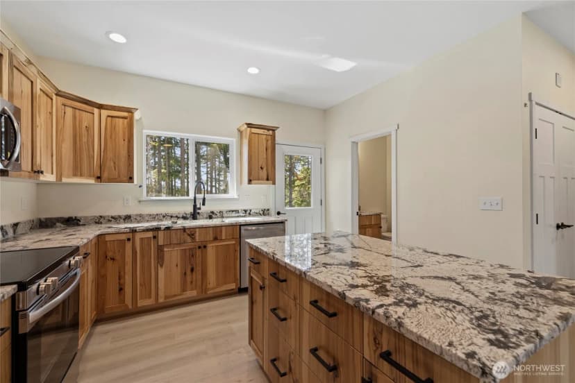 Property photo for 945 Nw Heller Street #c3, Oak Harbor photo 17