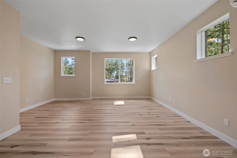 Property photo for 945 Nw Heller Street #c3, Oak Harbor photo 8