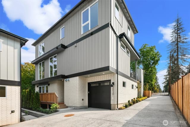 Property photo for 2030 Ne 123rd Street, Seattle photo 3