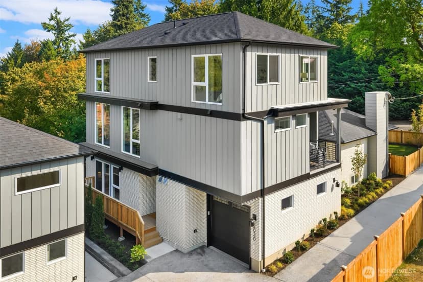 Property photo for 2030 Ne 123rd Street, Seattle
