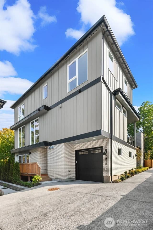 Property photo for 2030 Ne 123rd Street, Seattle photo 2