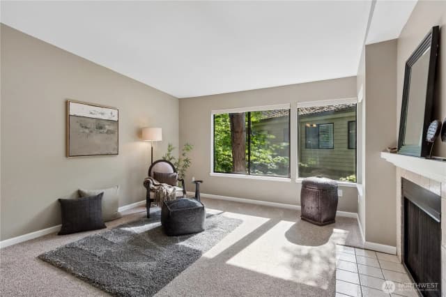 Property photo for 1380 Bellevue Way Ne #4, Bellevue photo 3