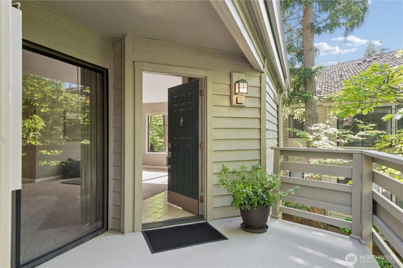 Property photo for 1380 Bellevue Way Ne #4, Bellevue photo 12