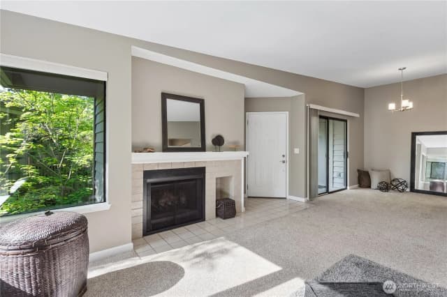 Property photo for 1380 Bellevue Way Ne #4, Bellevue photo 4