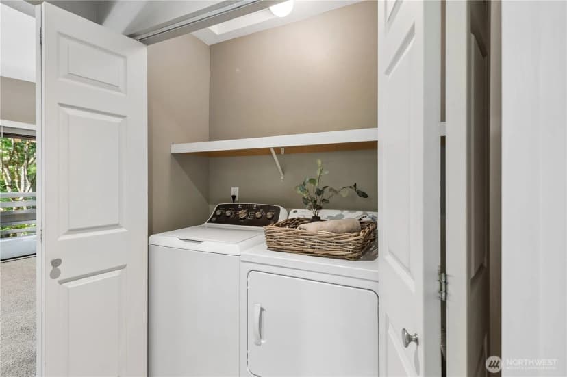 Property photo for 1380 Bellevue Way Ne #4, Bellevue photo 11