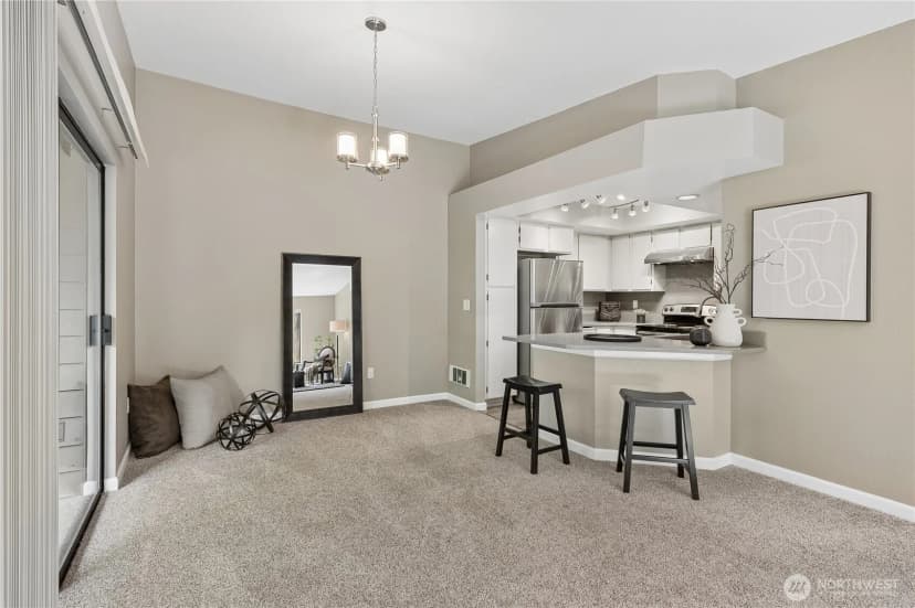Property photo for 1380 Bellevue Way Ne #4, Bellevue photo 9