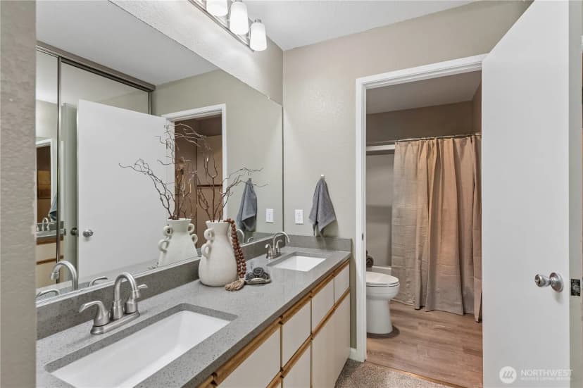Property photo for 1380 Bellevue Way Ne #4, Bellevue photo 10