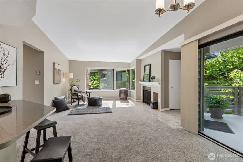 Property photo for 1380 Bellevue Way Ne #4, Bellevue photo 2