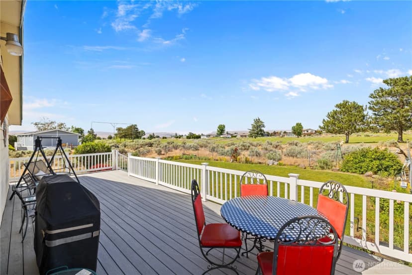 Property photo for 407 Summer Place S, Mattawa photo 31