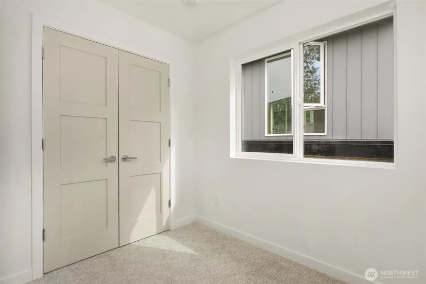 Property photo for 2028 Ne 123rd Street, Seattle photo 8