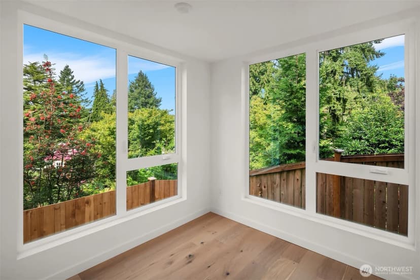 Property photo for 2028 Ne 123rd Street, Seattle photo 4