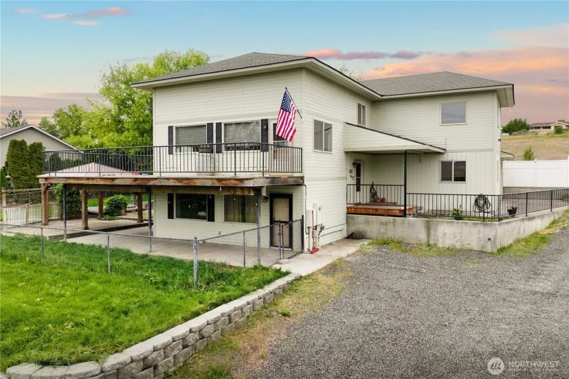 Property photo for 1605 S 80th Avenue, Yakima