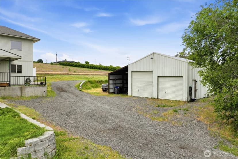 Property photo for 1605 S 80th Avenue, Yakima photo 2