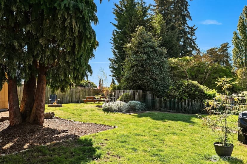 Property photo for 7439 S 116th Place, Seattle photo 19