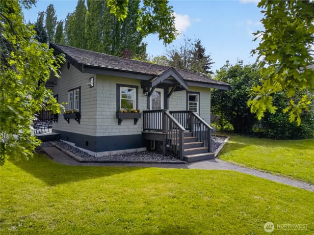 Property photo for 501 35th Street, Anacortes photo 2