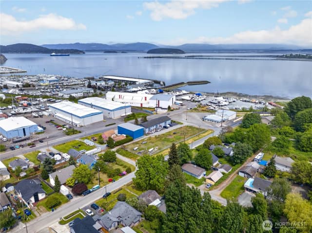Property photo for 501 35th Street, Anacortes photo 3
