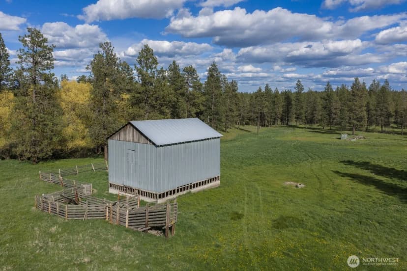 Property photo for 32312 North Pine Creek Road S, Spangle photo 10