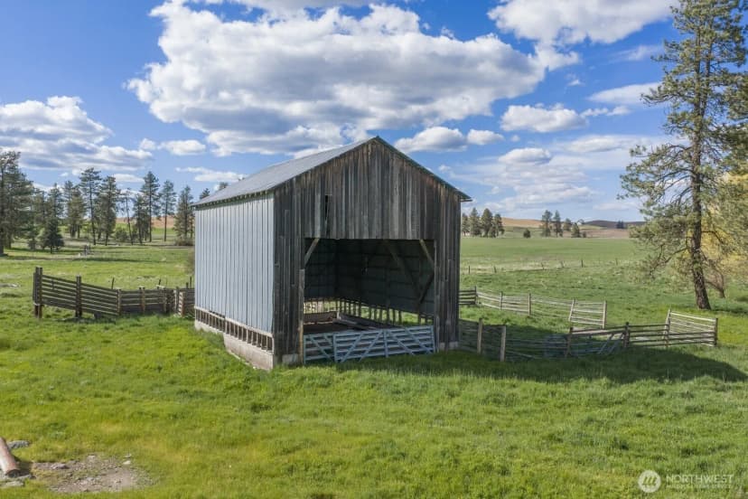 Property photo for 32312 North Pine Creek Road S, Spangle photo 11
