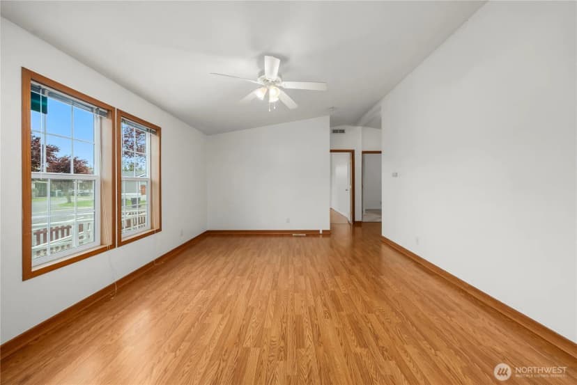 Property photo for 337 Redwood Street, Enumclaw photo 14