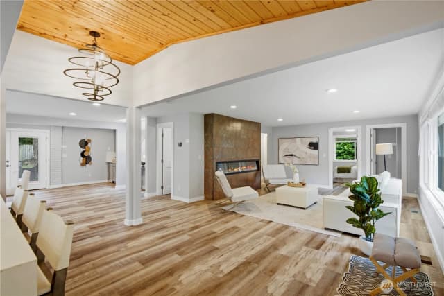 Property photo for 2412 160th Avenue Ne, Bellevue photo 4