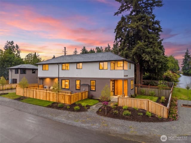 Property photo for 10202 44th Avenue Sw, Seattle photo 2