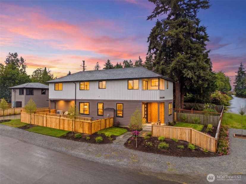 Property photo for 10202 44th Avenue Sw, Seattle photo 2