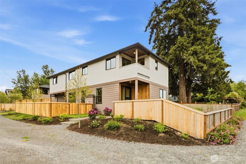 Property photo for 10202 44th Avenue Sw, Seattle photo 3