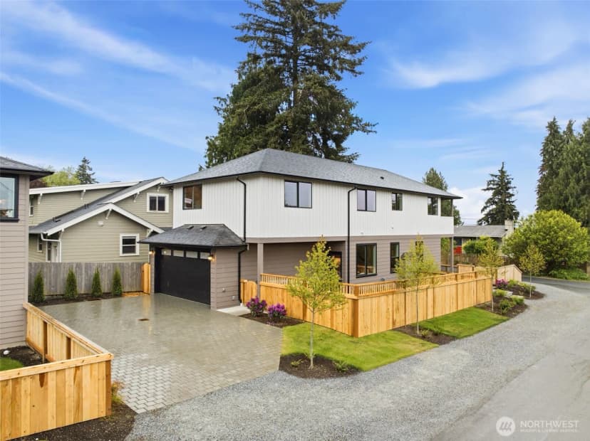 Property photo for 10202 44th Avenue Sw, Seattle photo 4