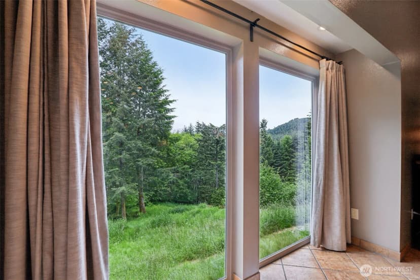 Property photo for 873 Mountain View Road, Kalama photo 12