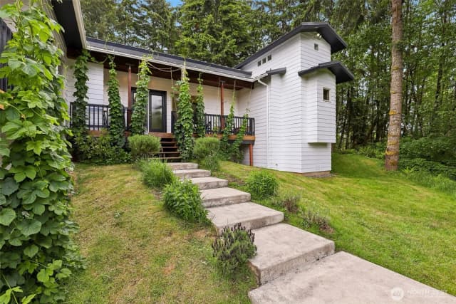 Property photo for 873 Mountain View Road, Kalama photo 3
