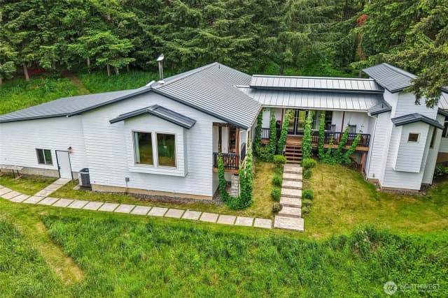Property photo for 873 Mountain View Road, Kalama photo 2