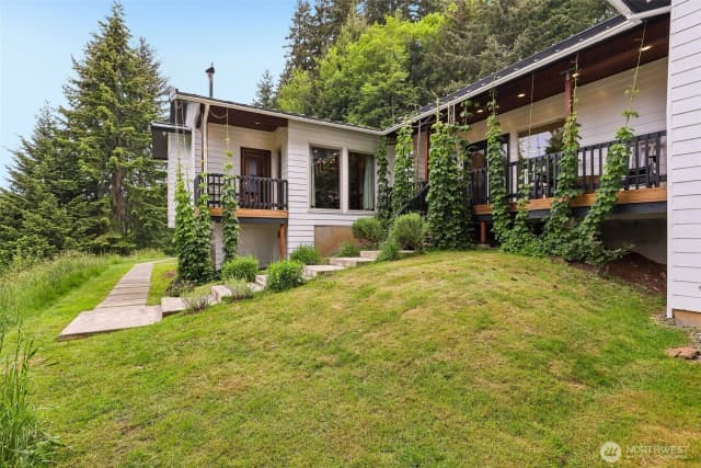 Property photo for 873 Mountain View Road, Kalama photo 4