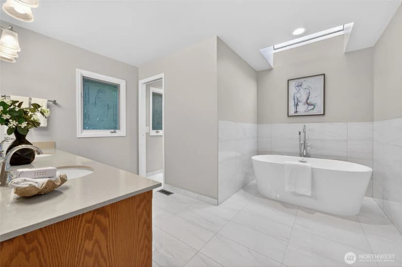 Property photo for 12610 Ne 68th Place, Kirkland photo 24